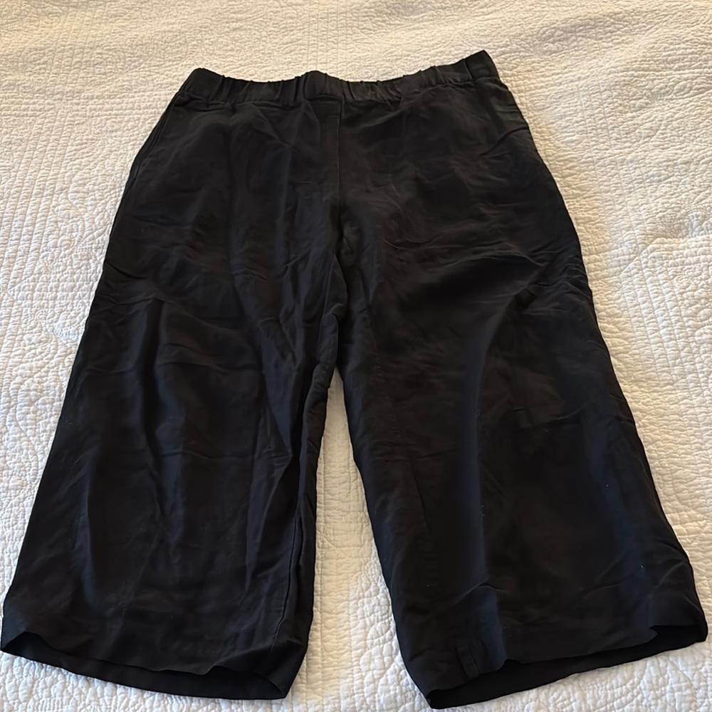 H&M Black Capri (Long shorts)
